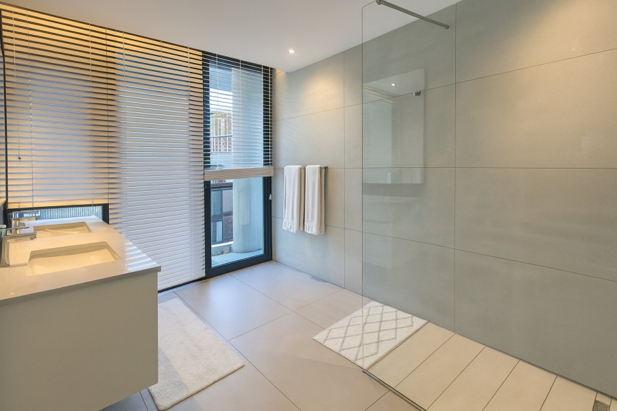 4 Bedroom Property for Sale in Green Point Western Cape